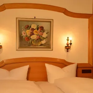 Edelweiss Garni Hotel